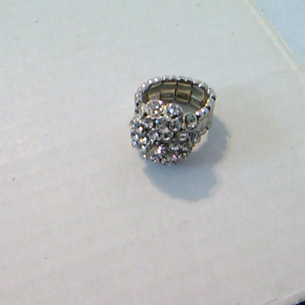 Nwt Crystal Ring - Picture 4 of 6